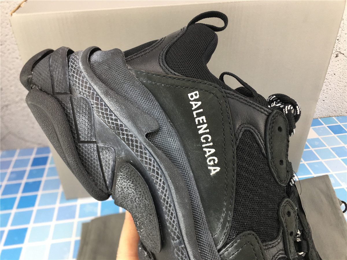 G5 Batch Balenciaga Triple S Black 172342M237002